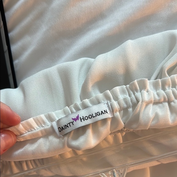 Dainty hooligan -Elegant Off-Shoulder cropped White Blouse- size large - Picture 3 of 4